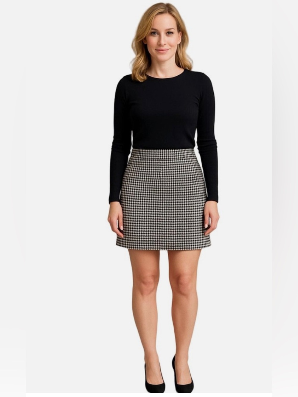 Banana Republic Black & White Houndstooth A-Line Skirt. 100% wool. Size 4